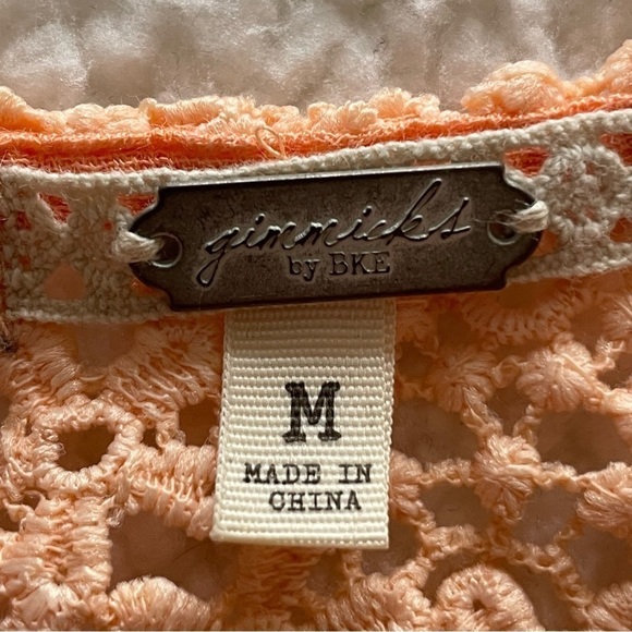 ✅HOST Pick✅ Gimmicks by BKE Cold Shoulder Top, Medium - Picture 5 of 9